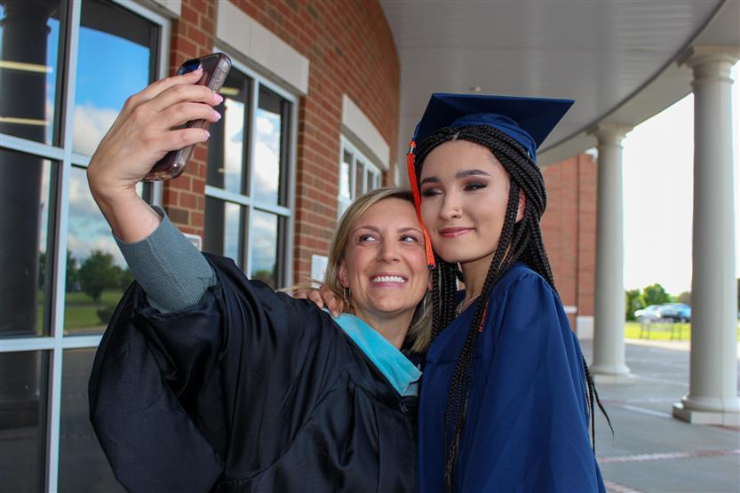 Seniors graduate from Summit High